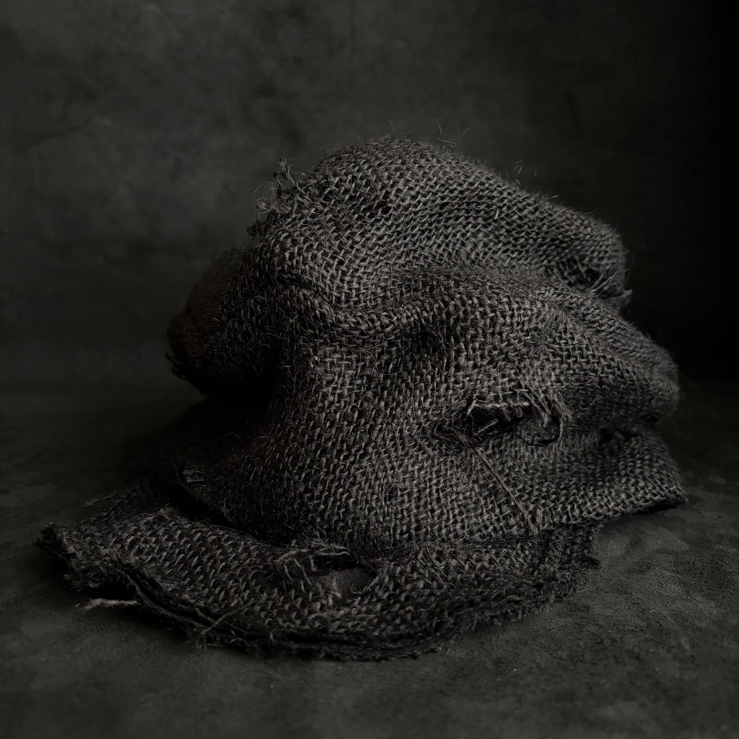 Black jute damage turn cap