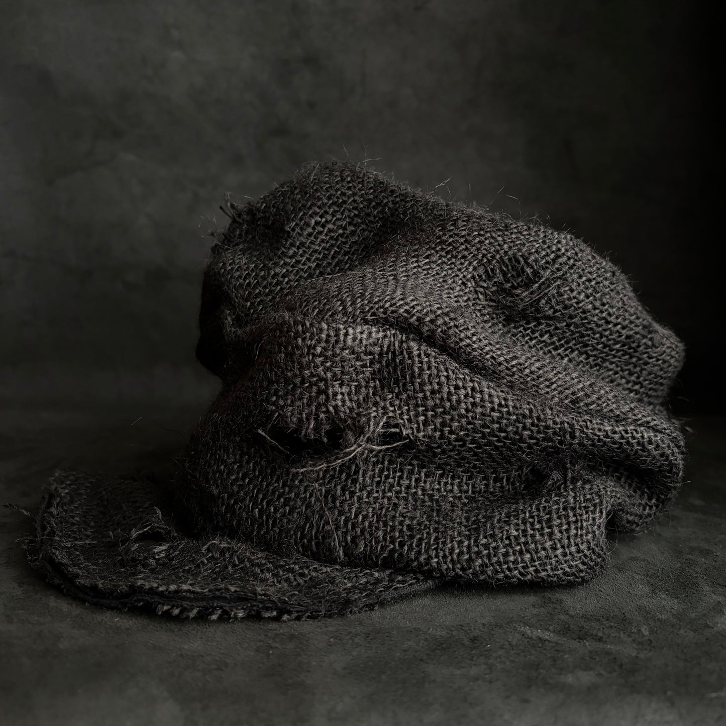 Black jute damage turn cap