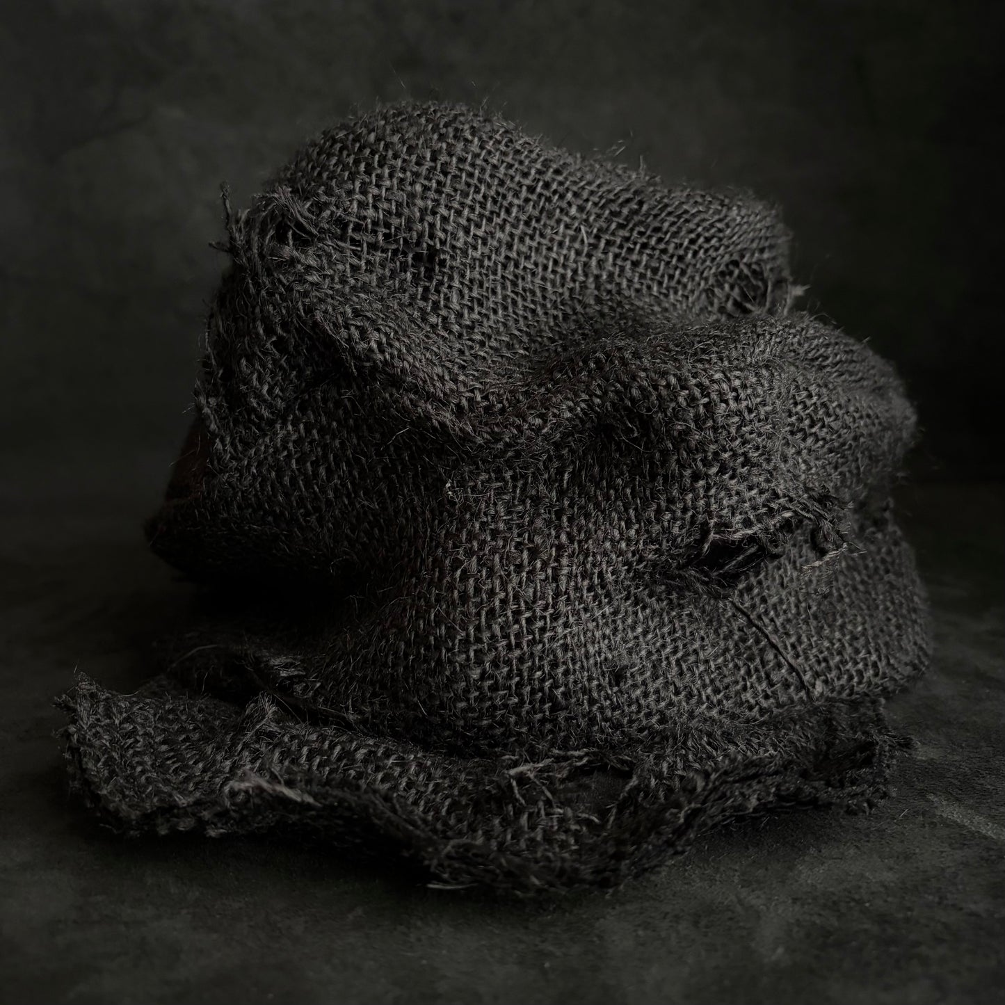 Black jute damage turn cap