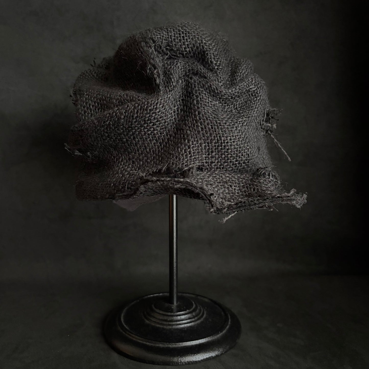 Black jute damage turn cap