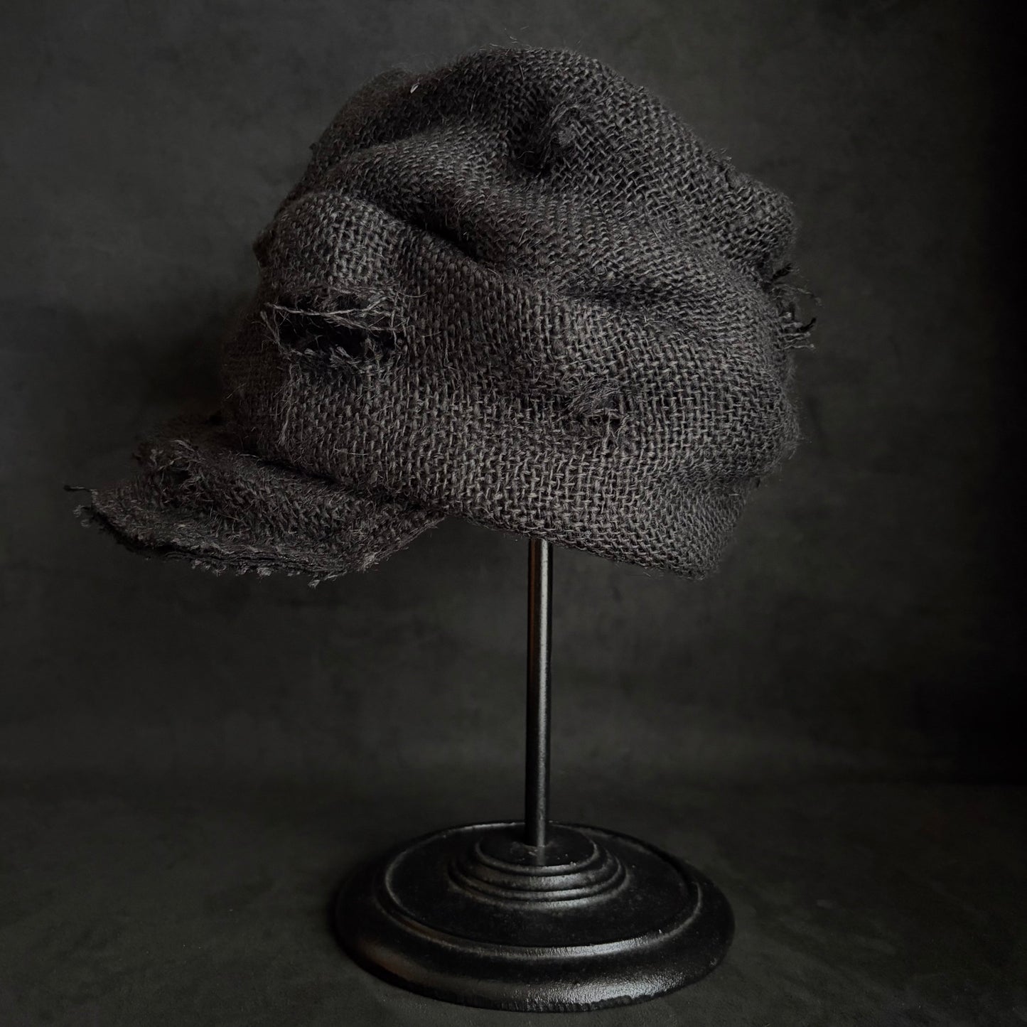 Black jute damage turn cap
