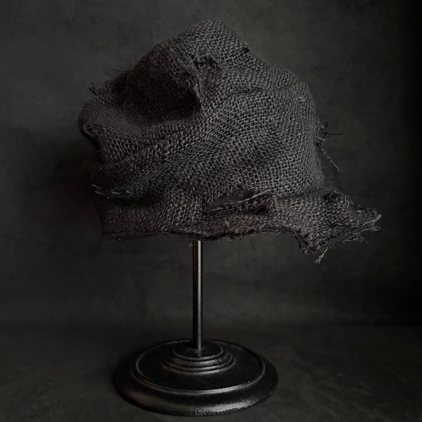 Black jute damage turn cap