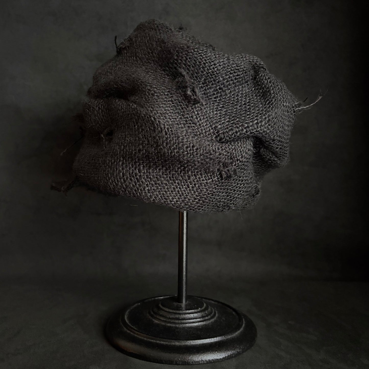 Black jute damage turn cap