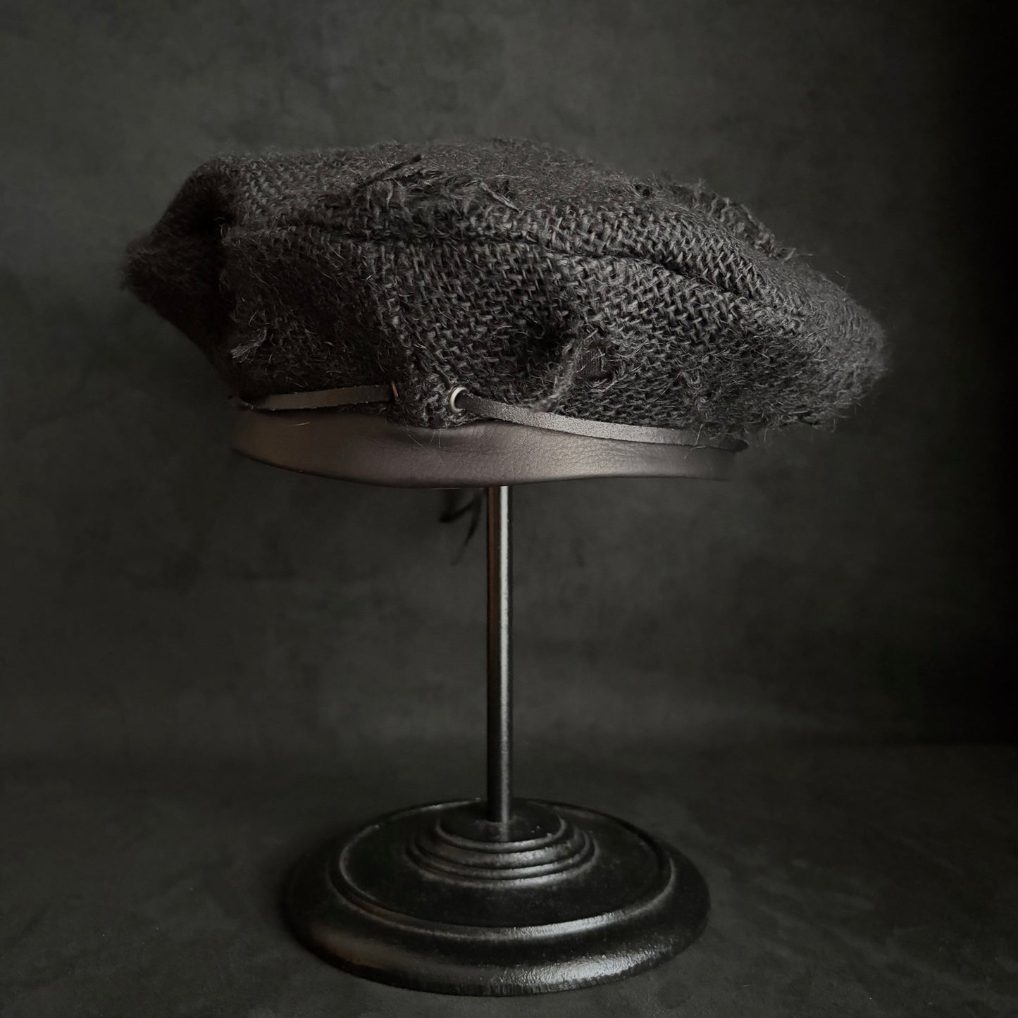 Black Jute linen leather strap beret