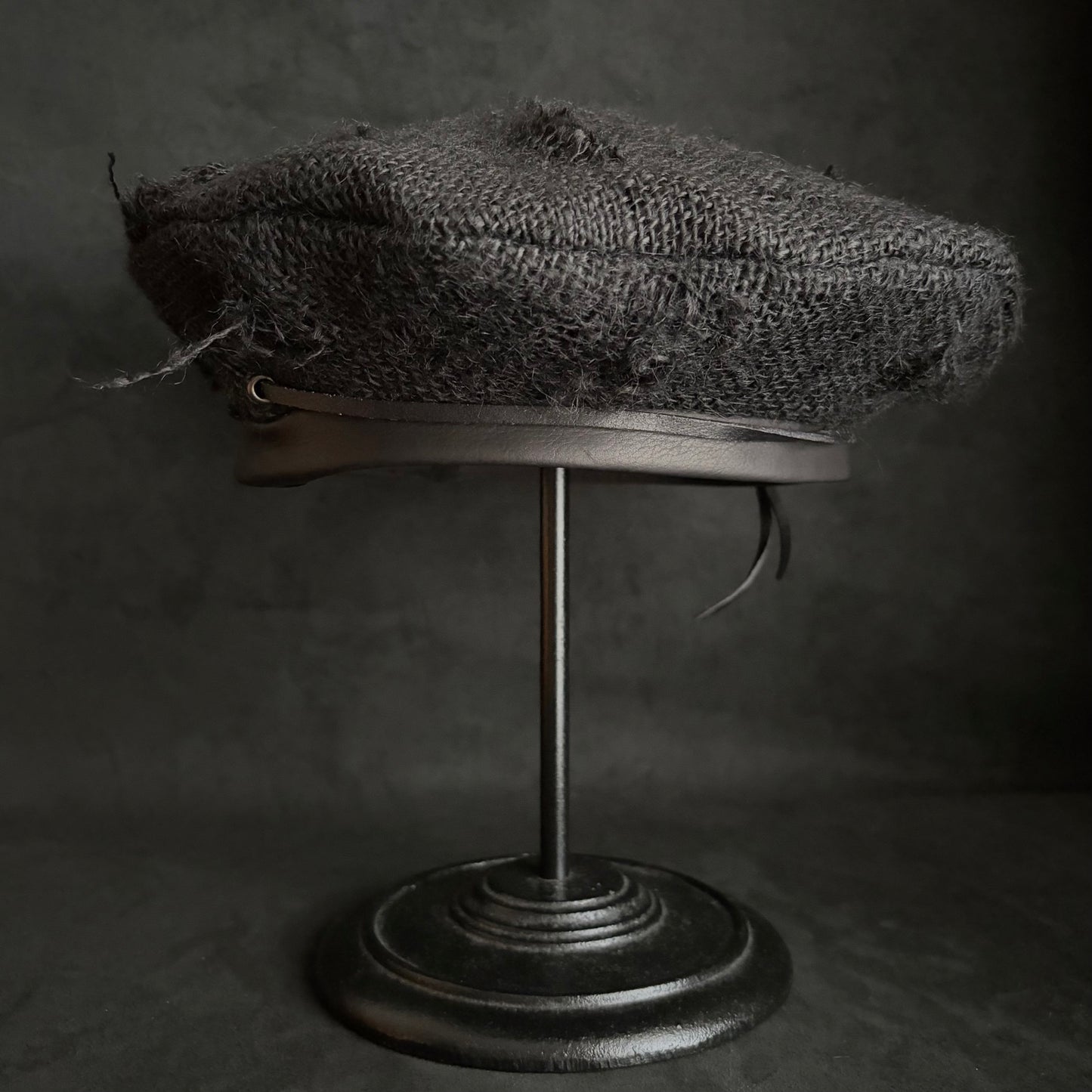 Black Jute linen leather strap beret
