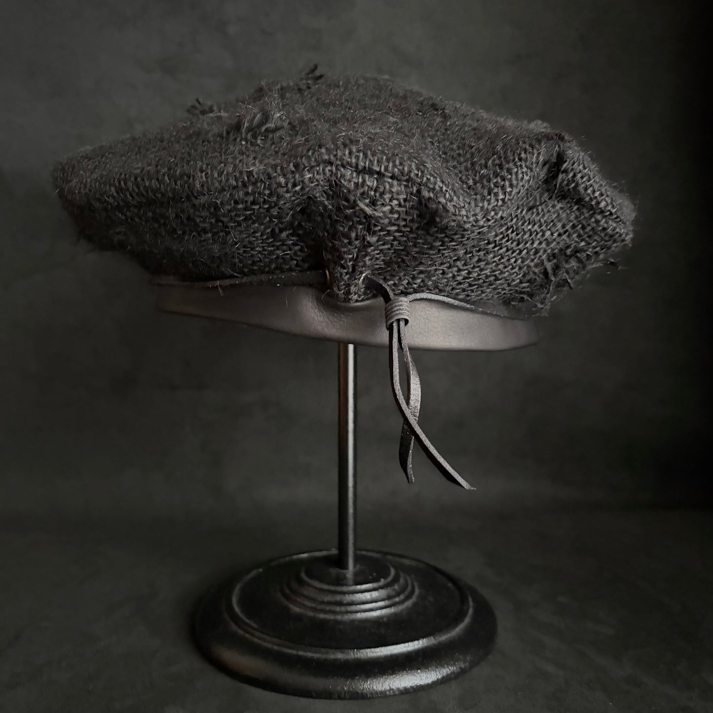 Black Jute linen leather strap beret