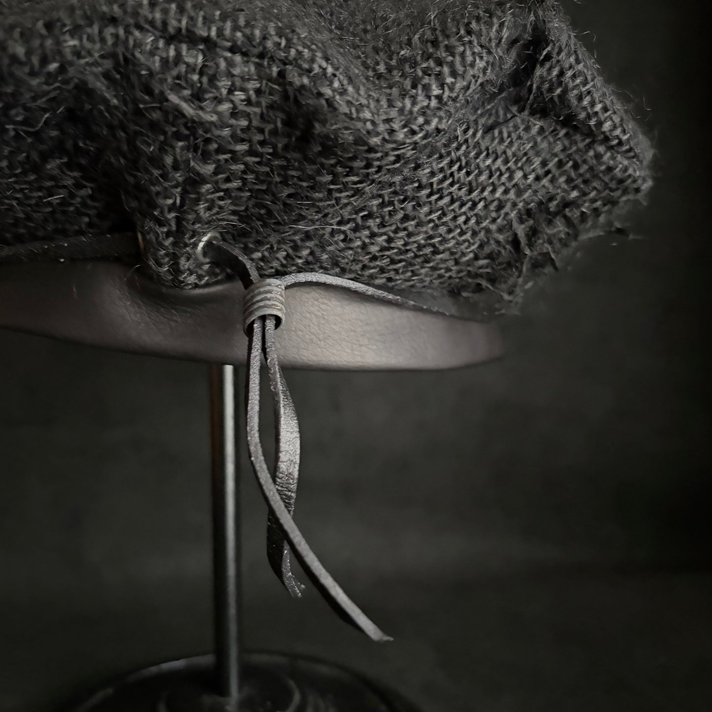 Black Jute linen leather strap beret