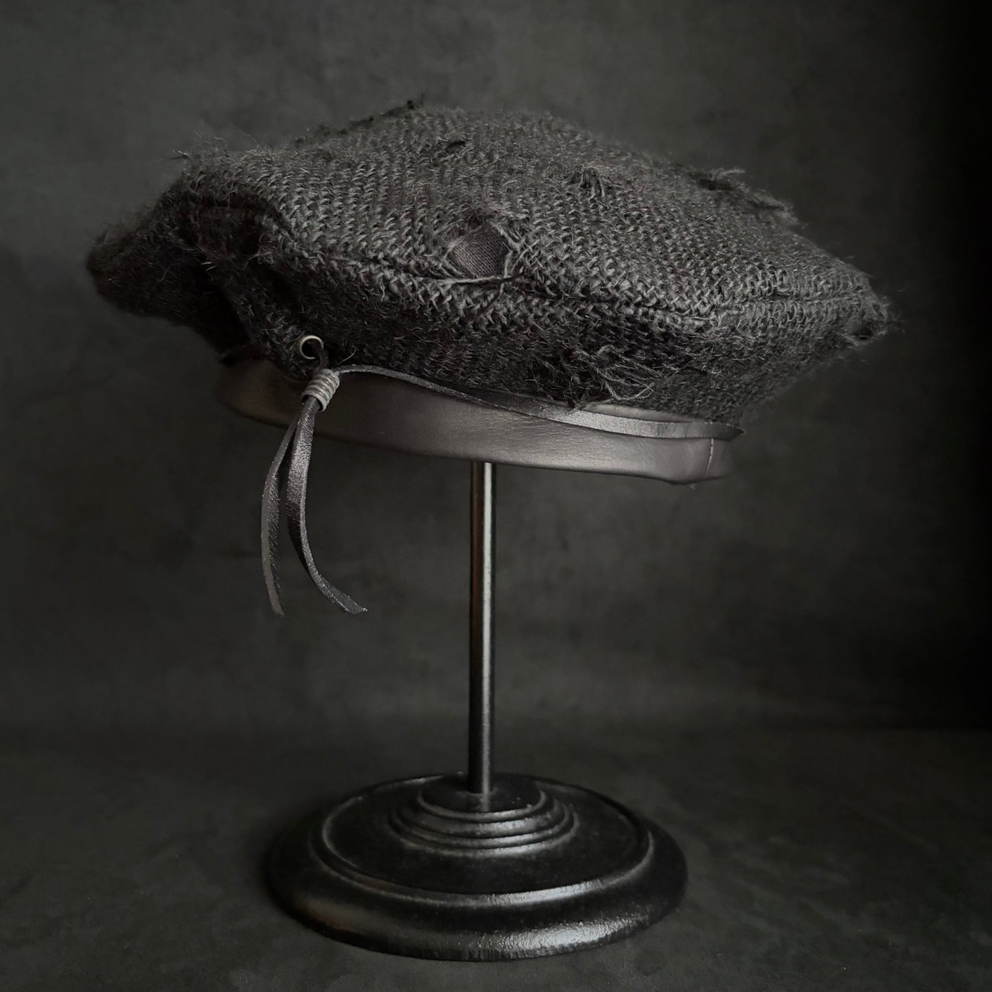 Black Jute linen leather strap beret