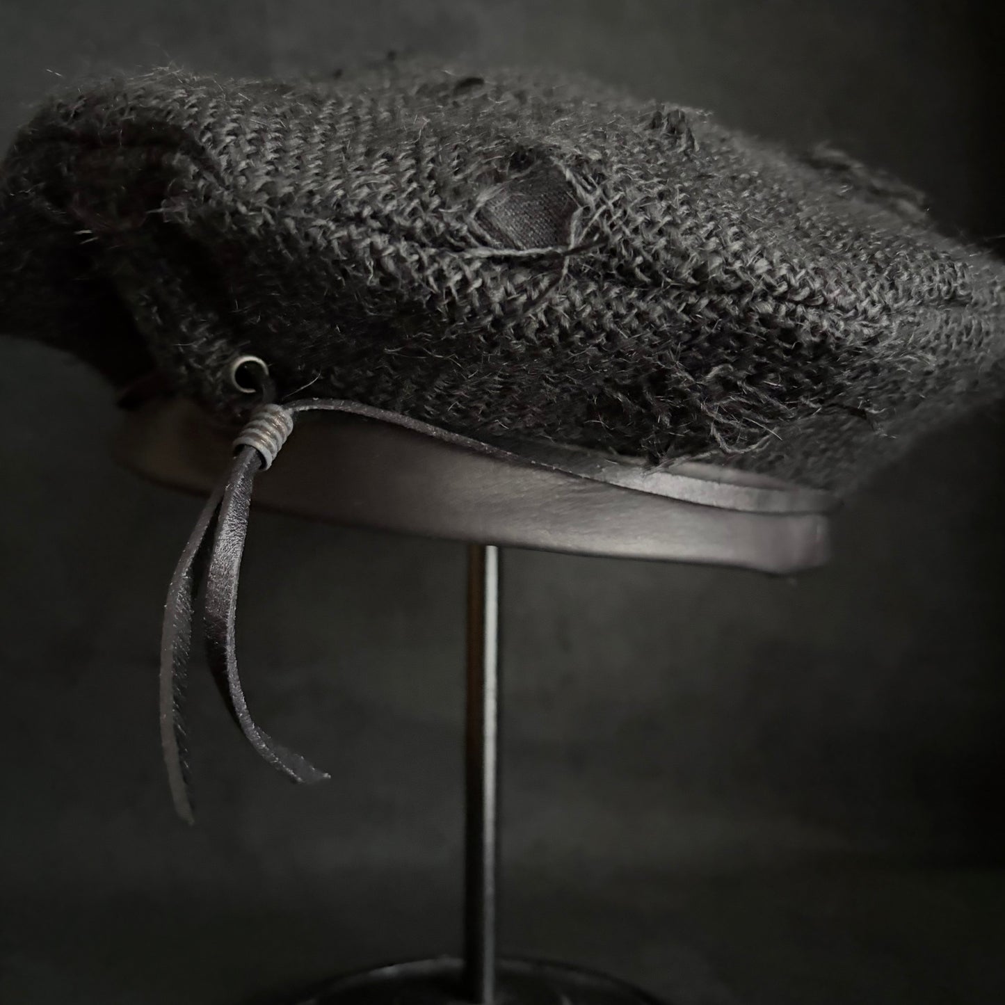 Black Jute linen leather strap beret
