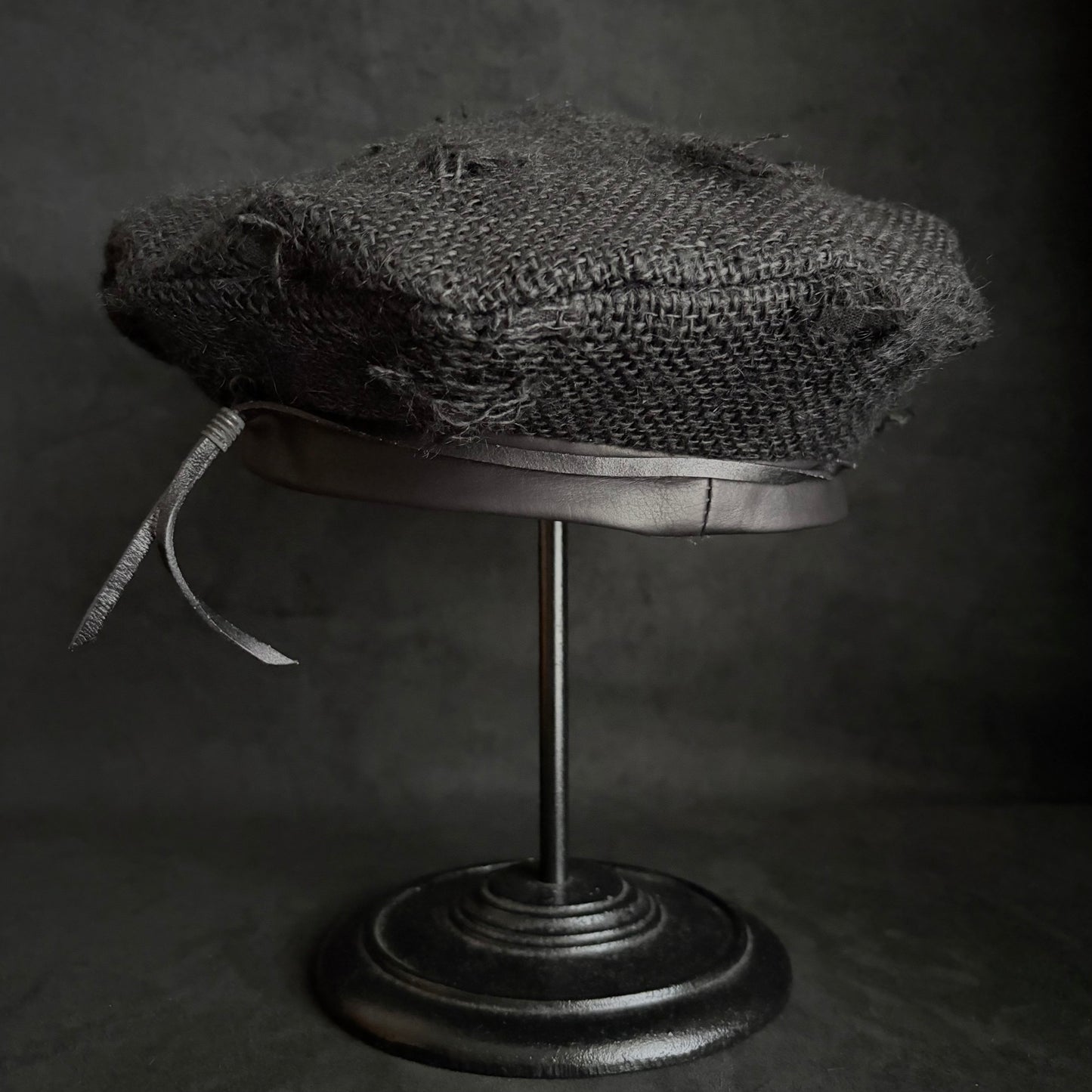 Black Jute linen leather strap beret