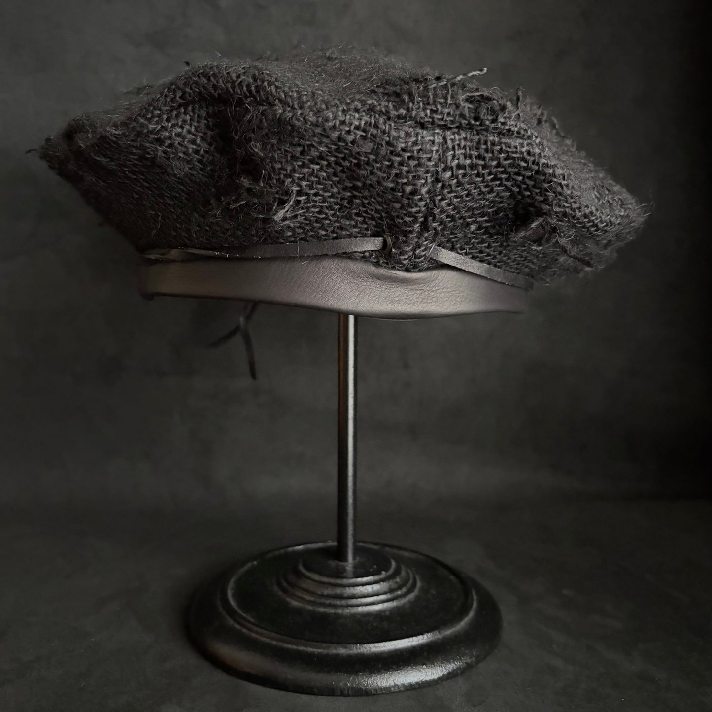 Black Jute linen leather strap beret