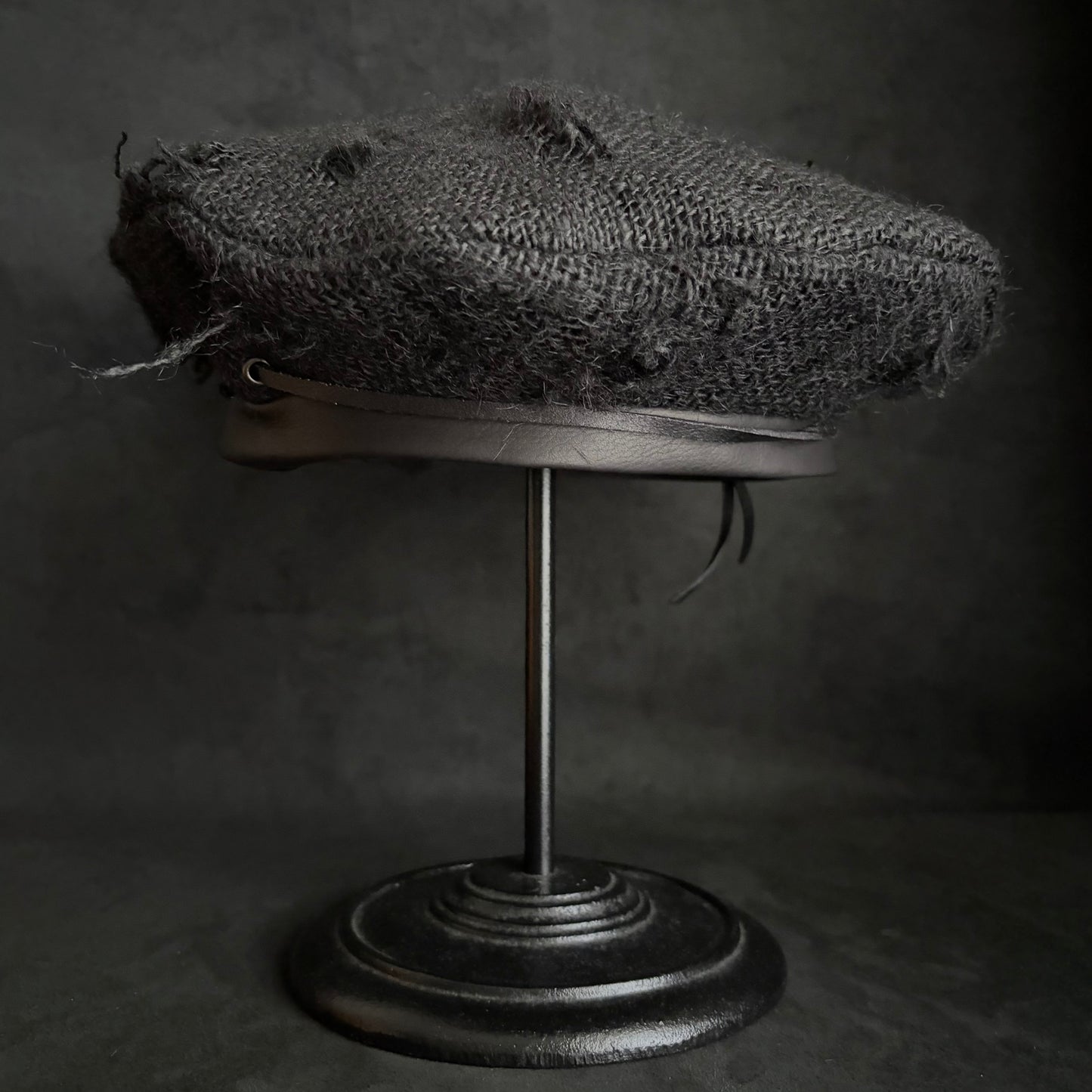 Black Jute linen leather strap beret