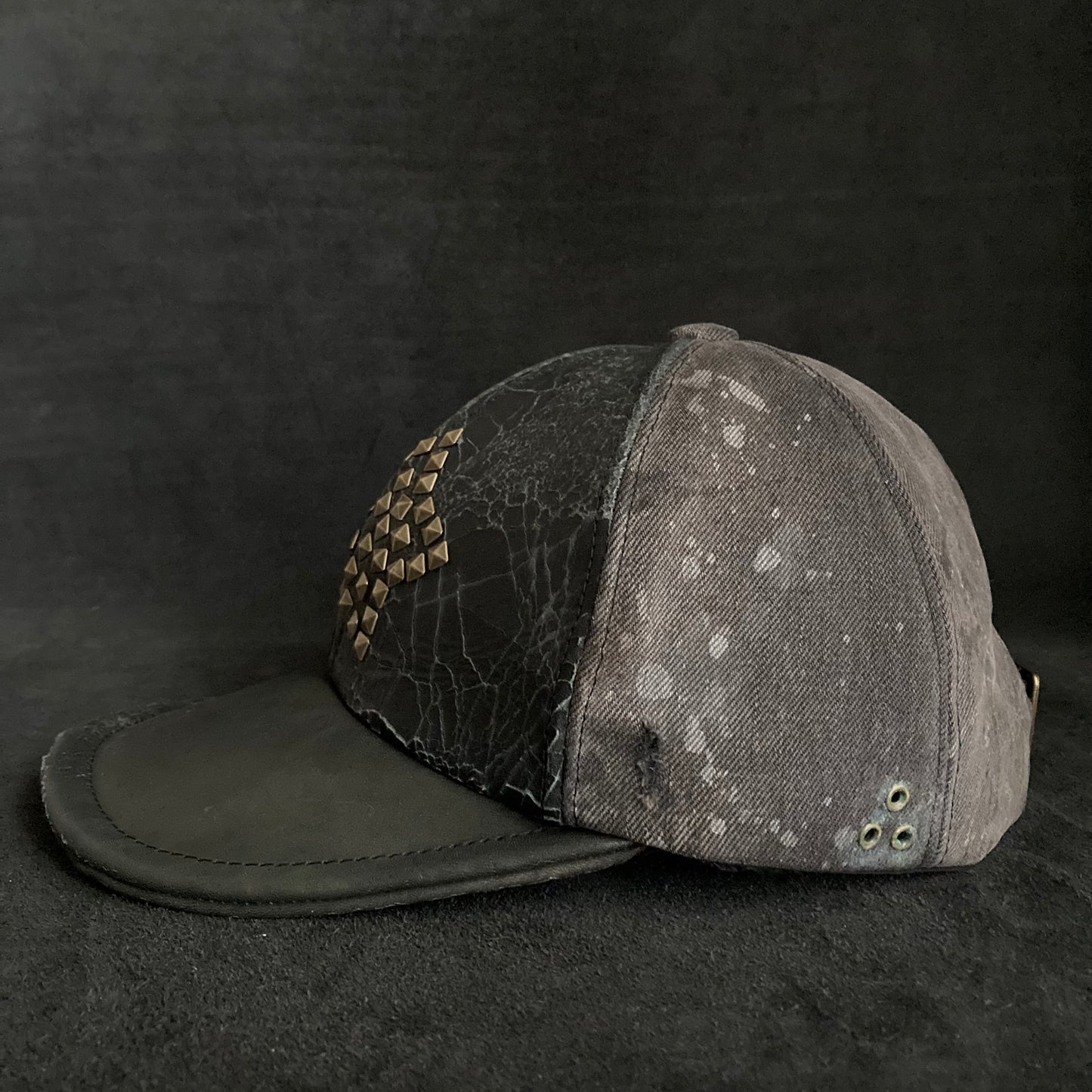 Reserved item (Cracked leather star 6panel cap )