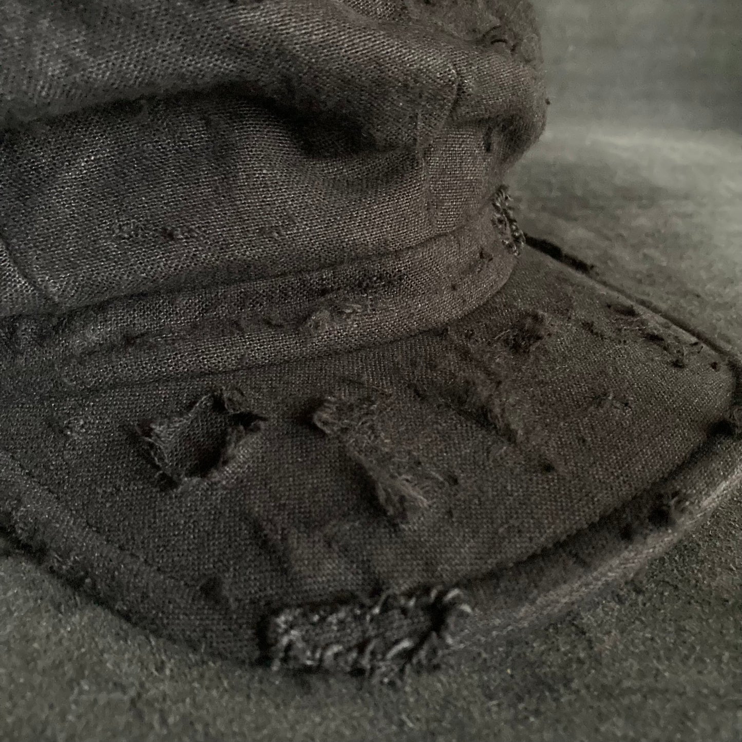 Black linen damage  casquette(brim core)