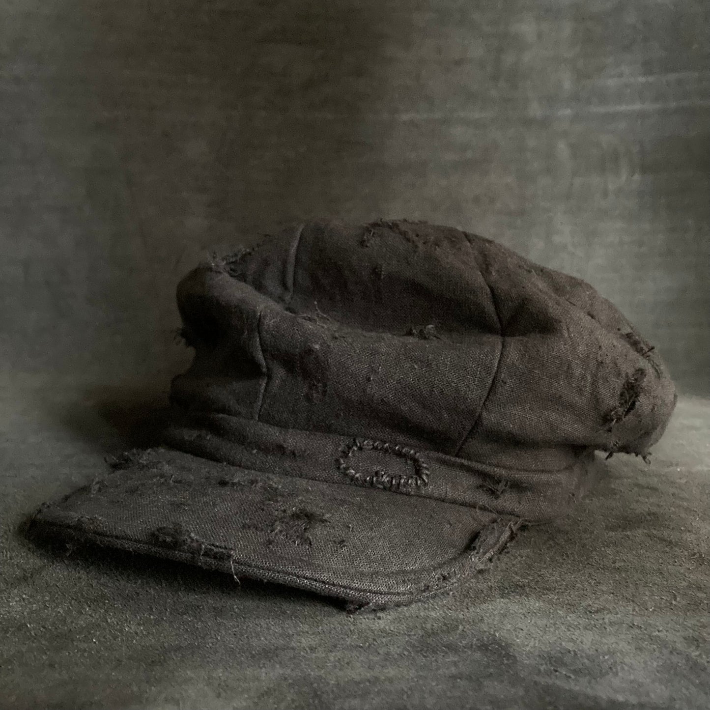 Black linen damage  casquette(brim core)