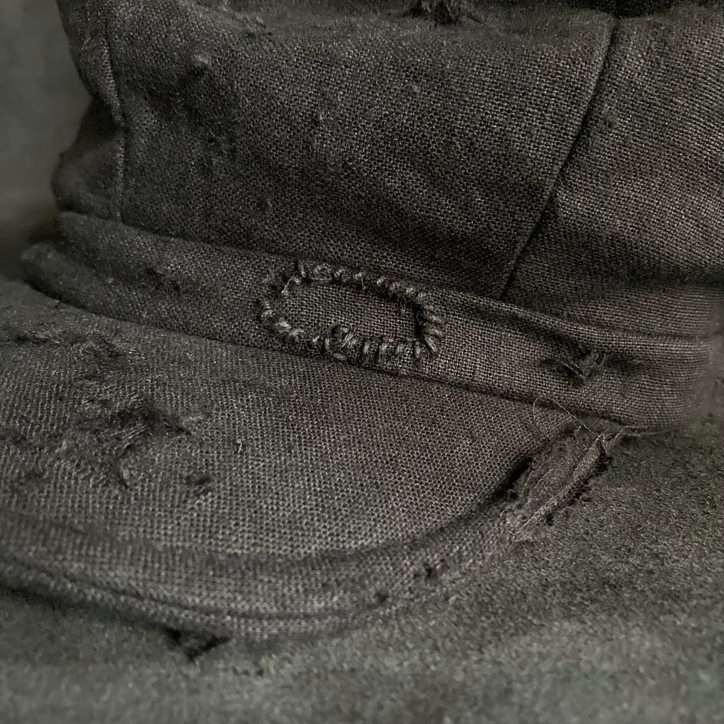 Black linen damage  casquette(brim core)