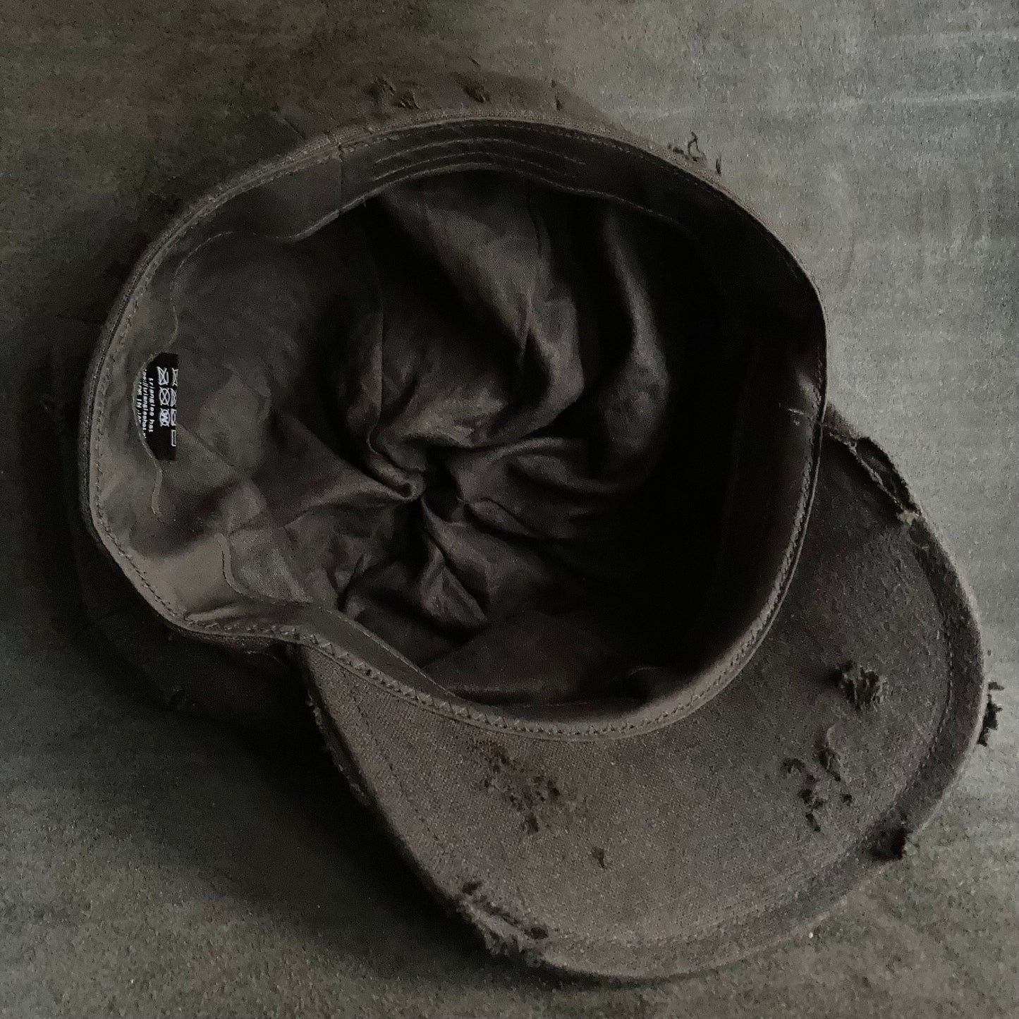 Black linen damage  casquette(brim core)