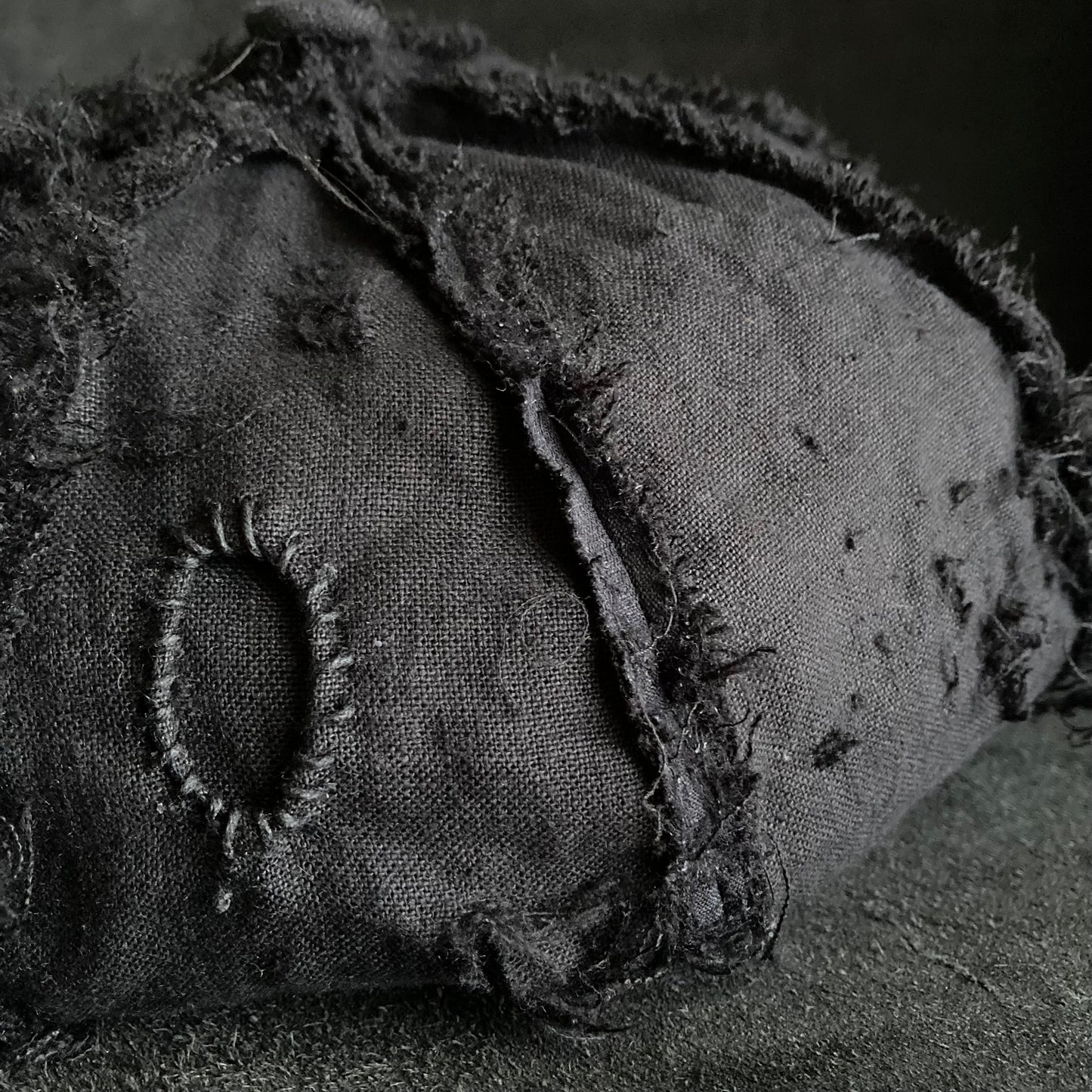 Back side black linen damage  casquette
