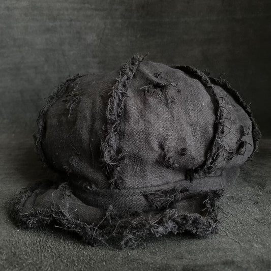 Back side black linen damage  casquette