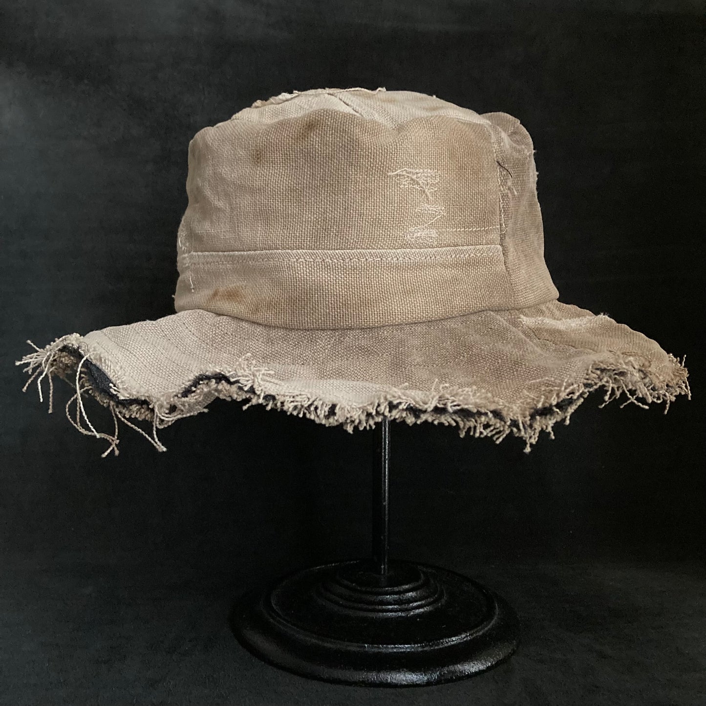 Old amber bucket hat