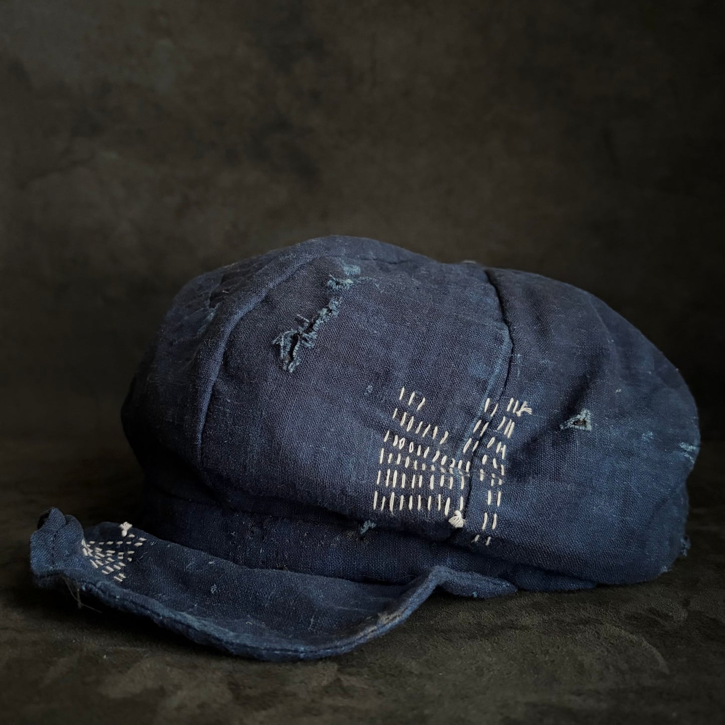Indigo dyed hand stitch damage casquette