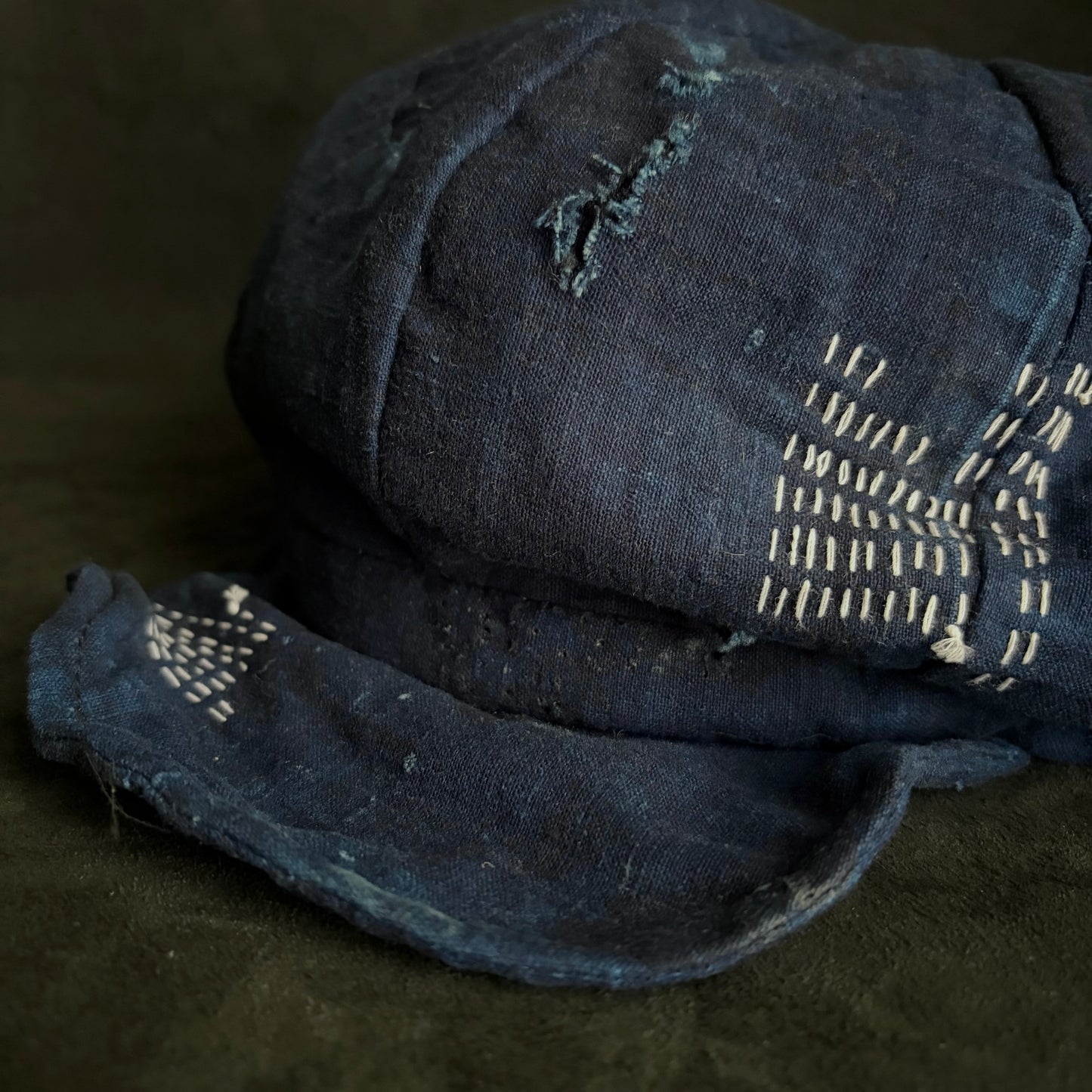 Indigo dyed hand stitch damage casquette