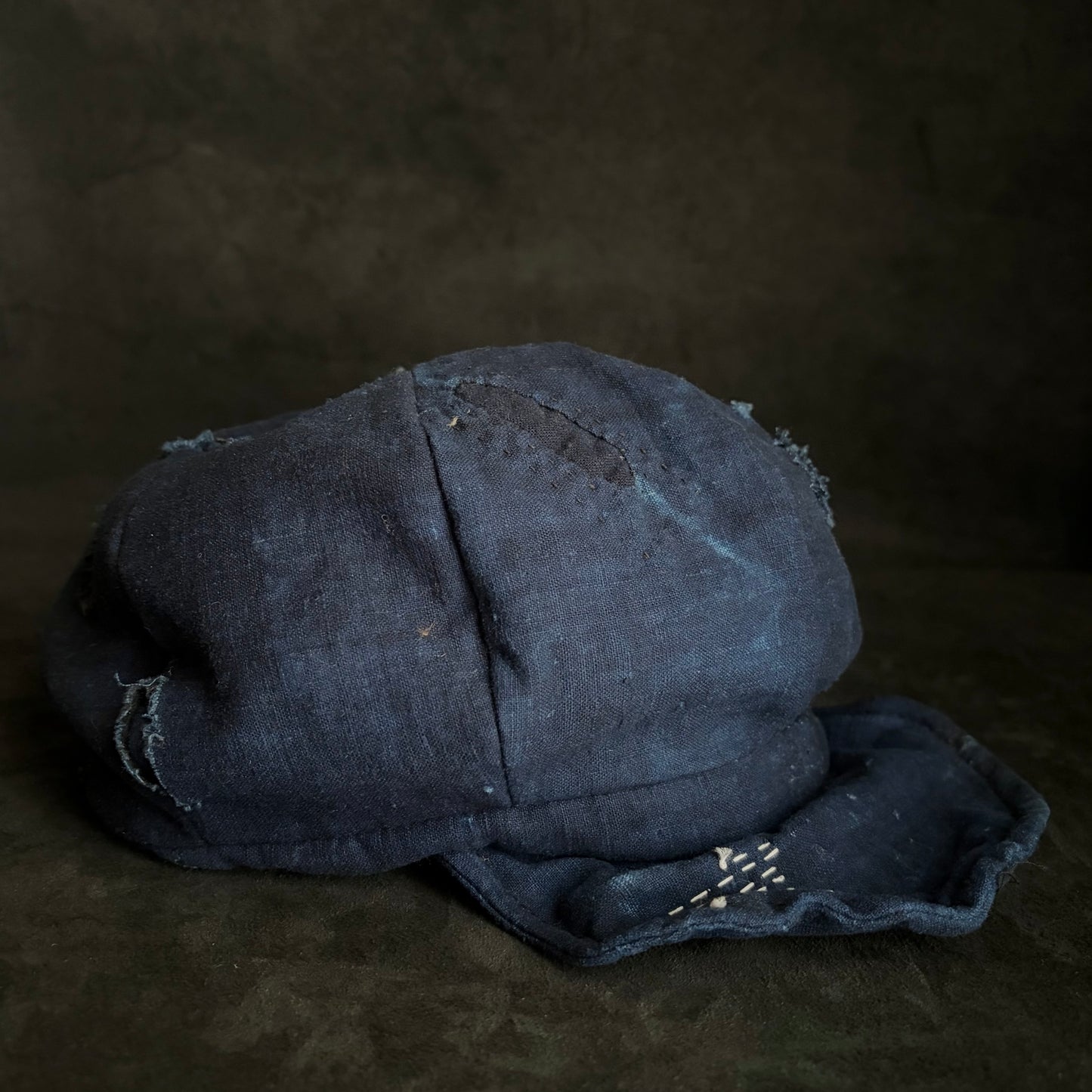 Indigo dyed hand stitch damage casquette