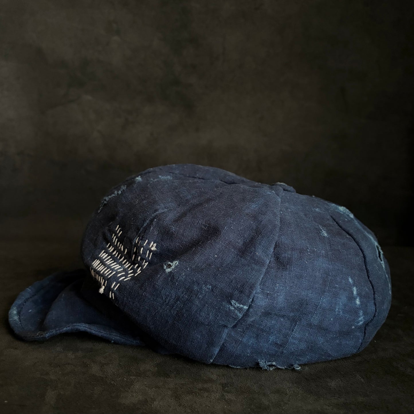 Indigo dyed hand stitch damage casquette