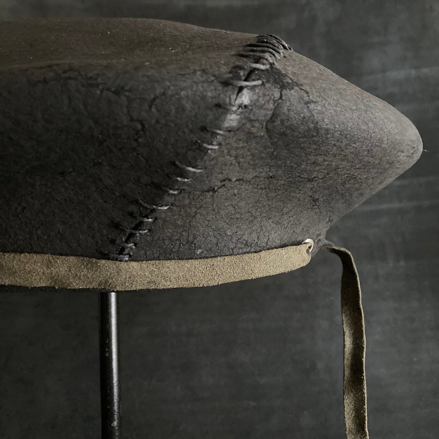 Charcoal side stitch leather strap beret