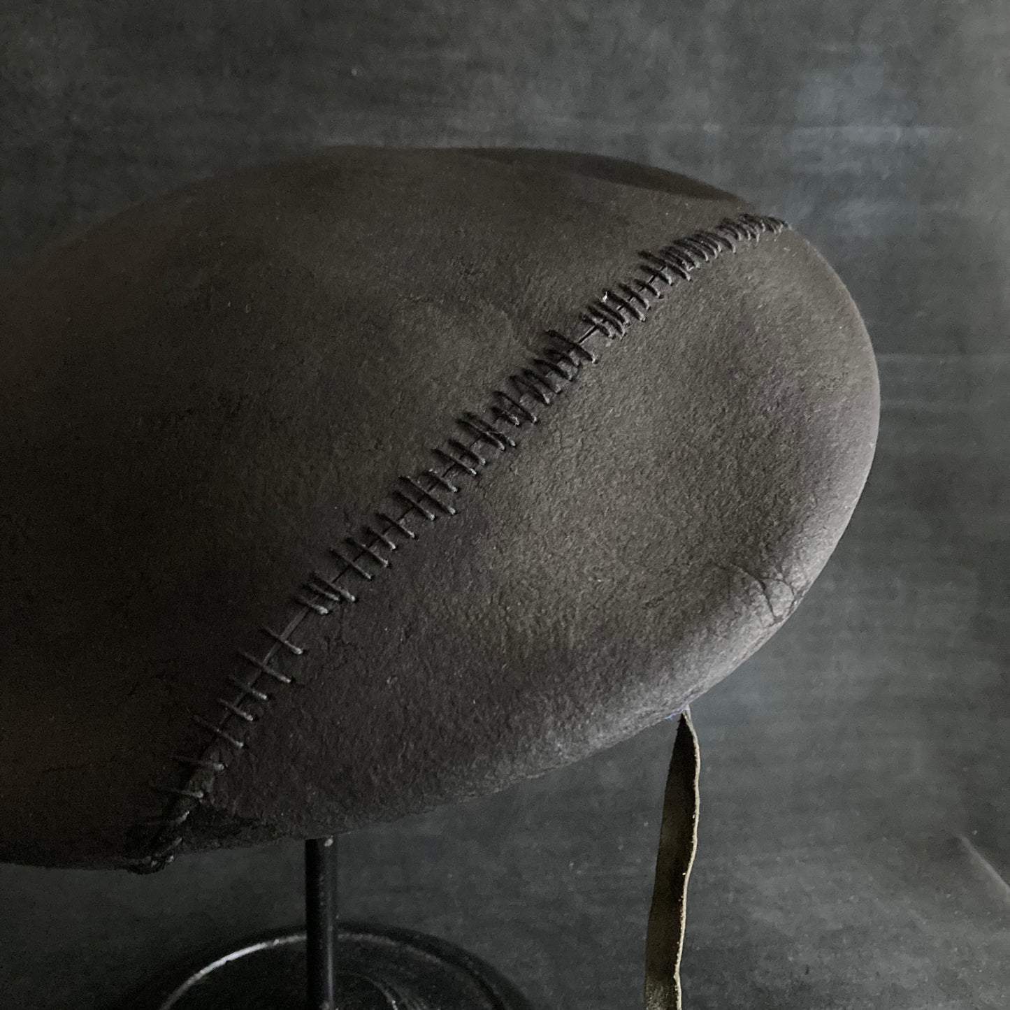 Charcoal side stitch leather strap beret