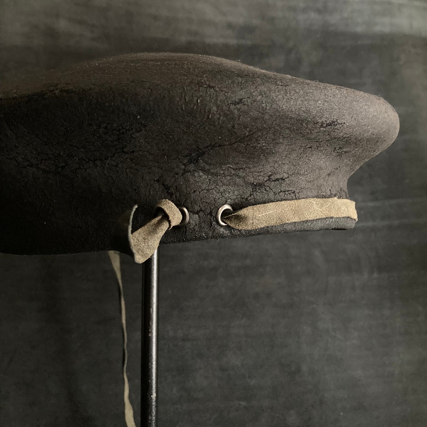 Charcoal side stitch leather strap beret