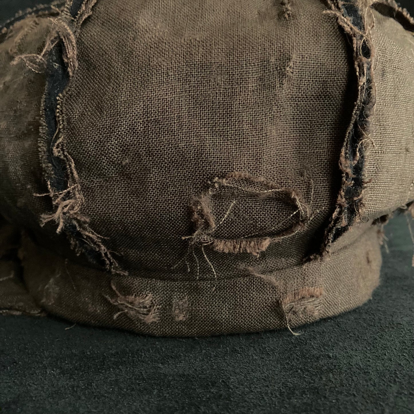 Back side brown linen damage  casquette