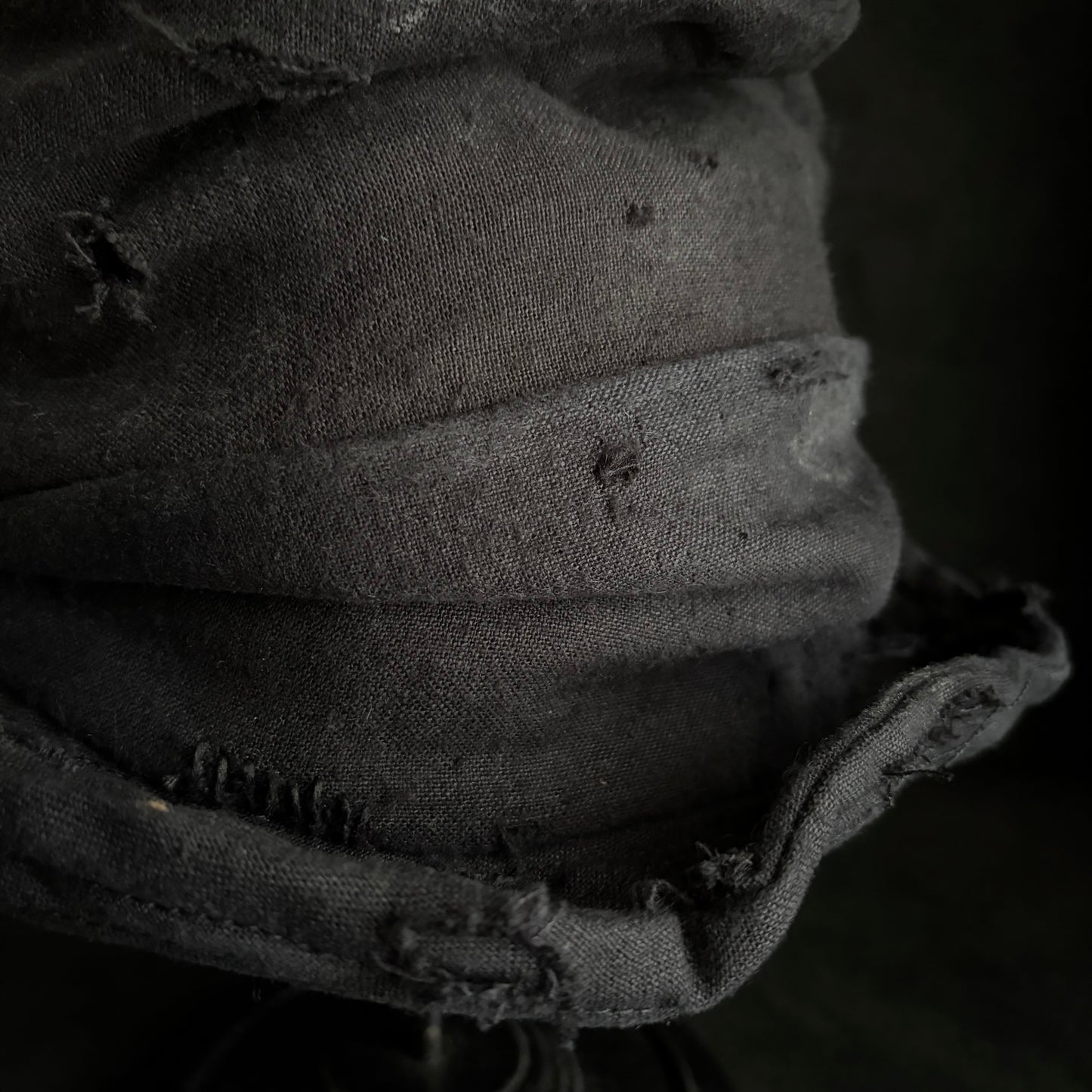 Black linen damage turn bucket hat
