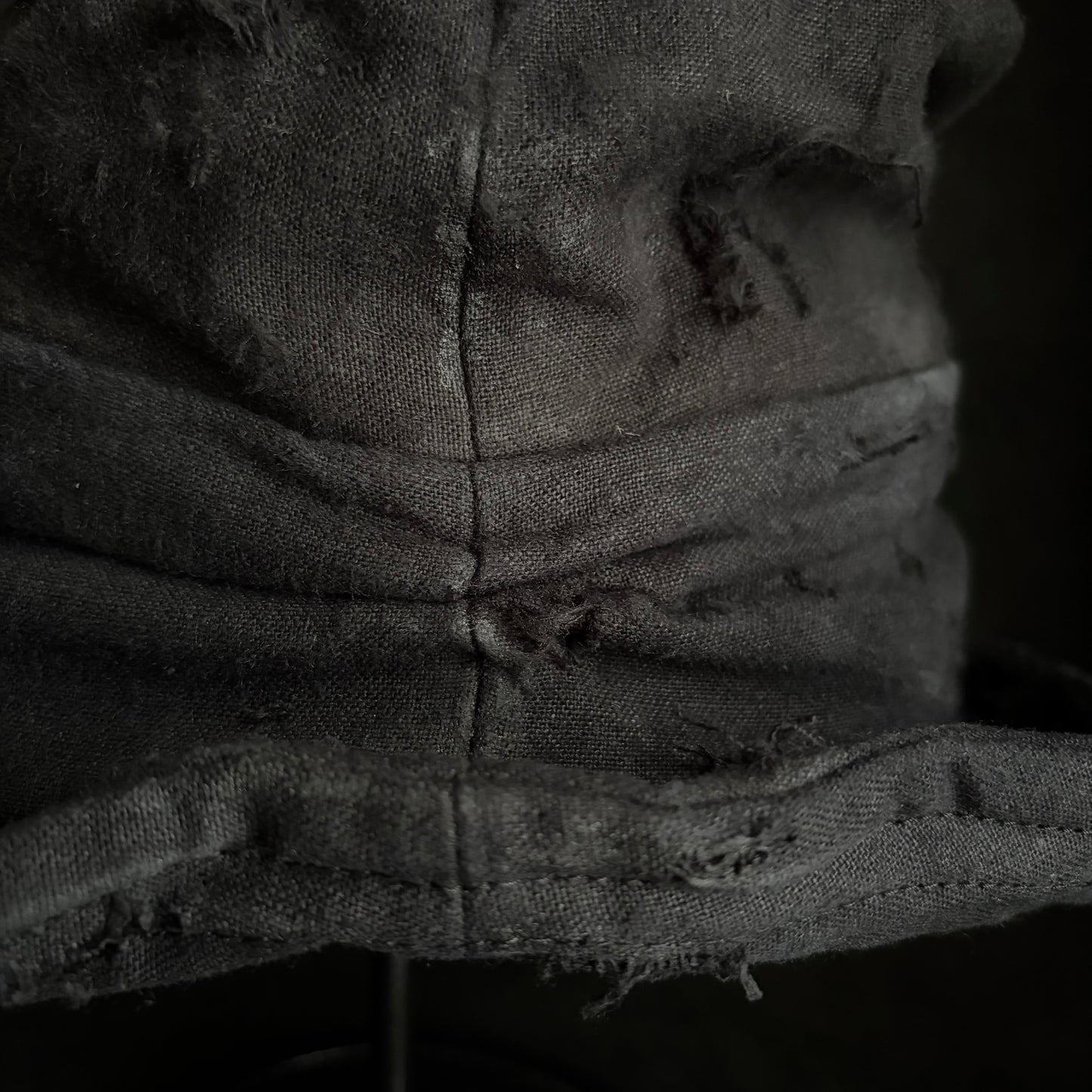 Black linen damage turn bucket hat