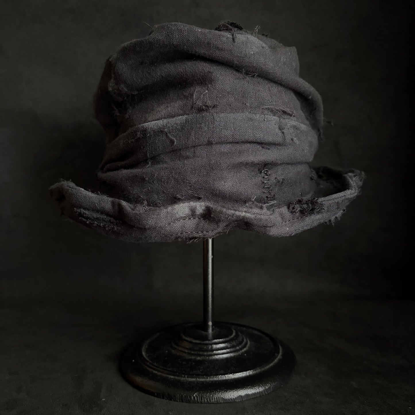 Black linen damage turn bucket hat