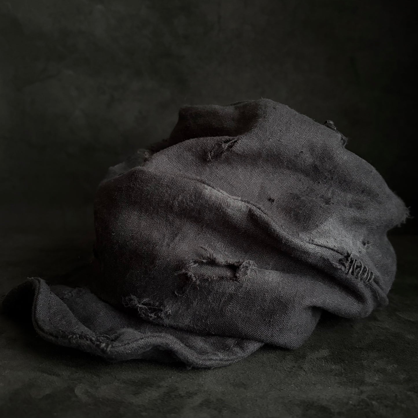 Black linen damage turn cap
