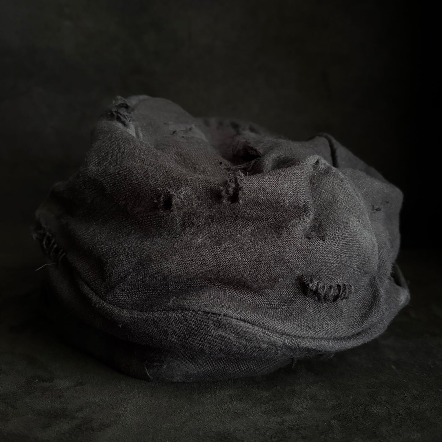 Black linen damage turn cap