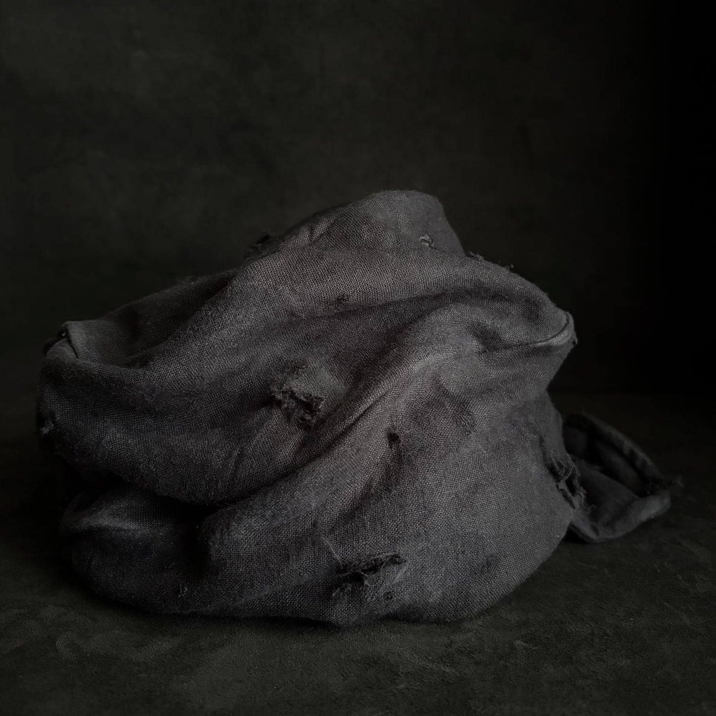 Black linen damage turn cap