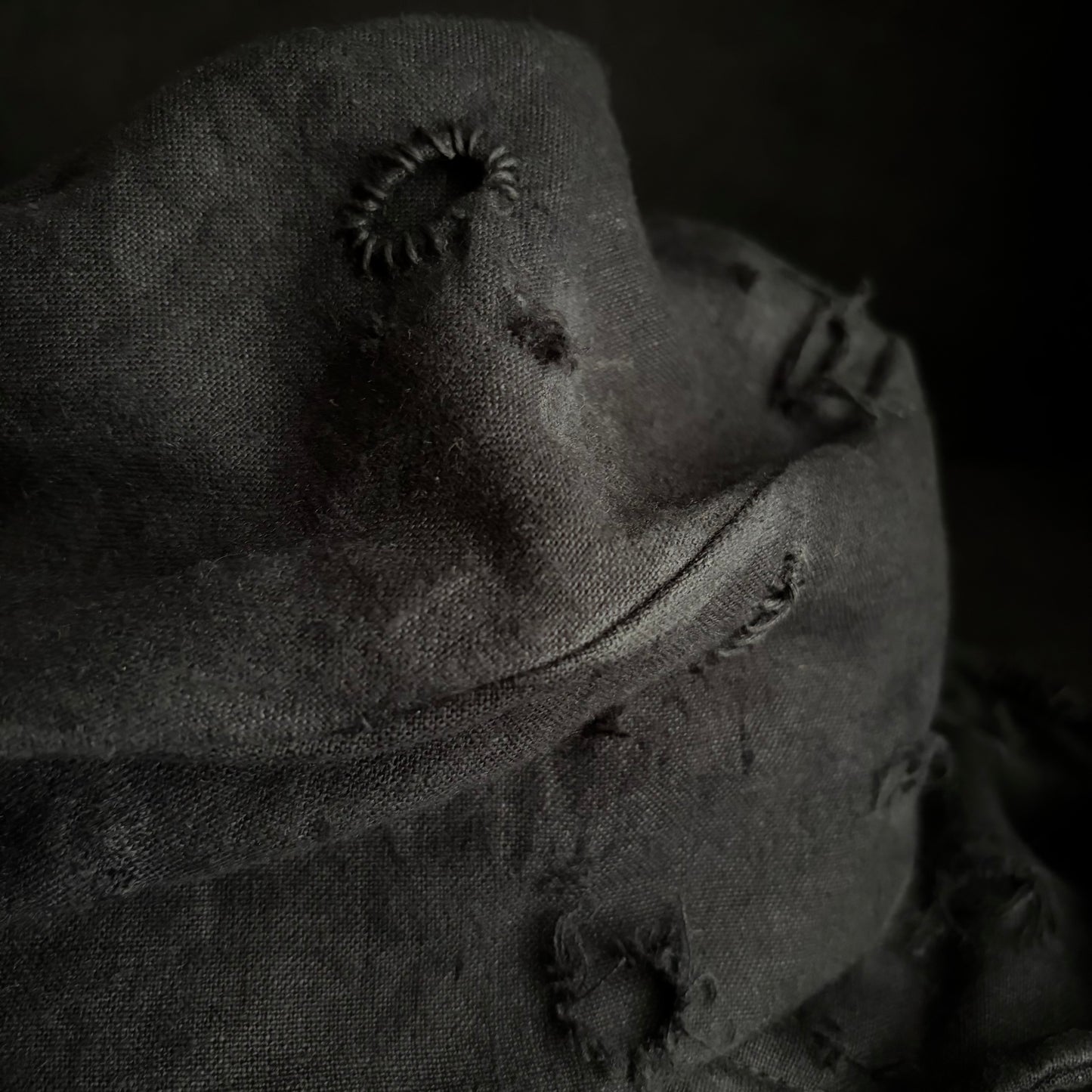 Black linen damage turn cap