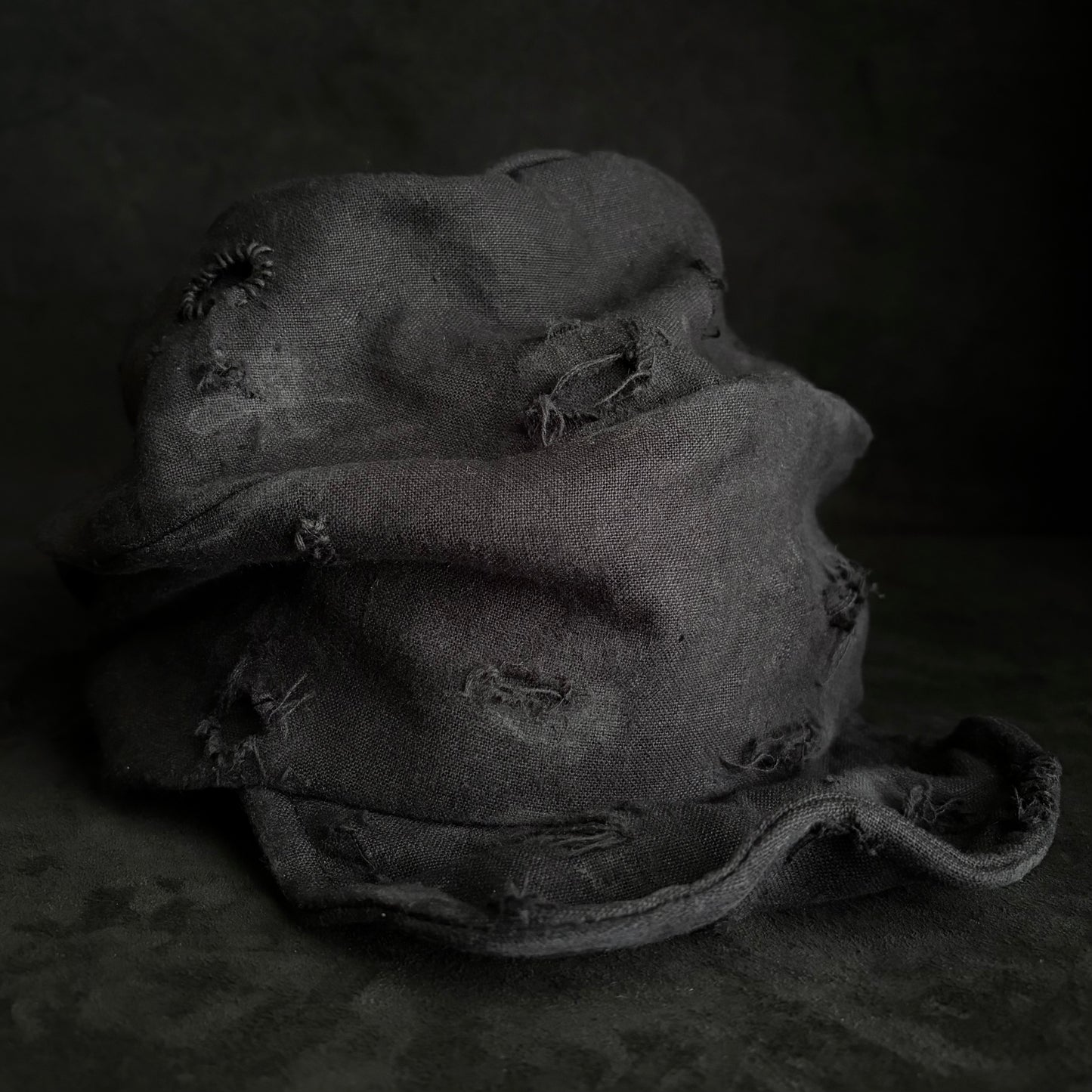 Black linen damage turn cap
