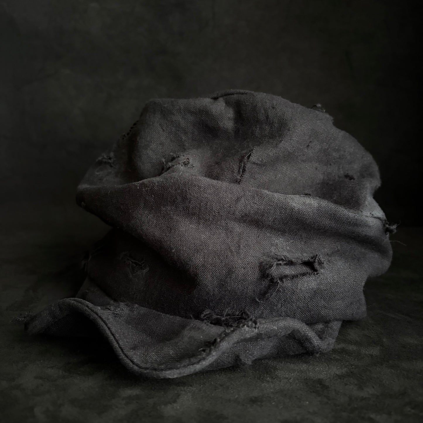 Black linen damage turn cap