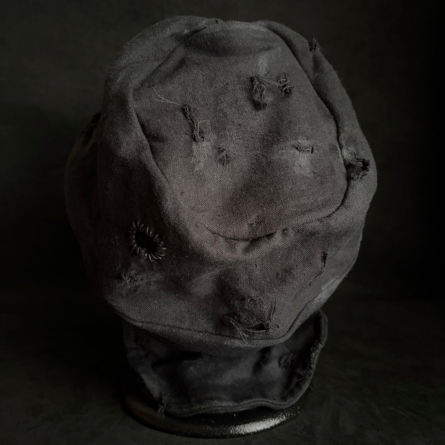 Black linen damage turn cap