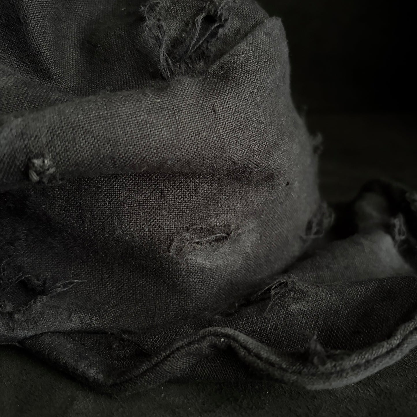 Black linen damage turn cap