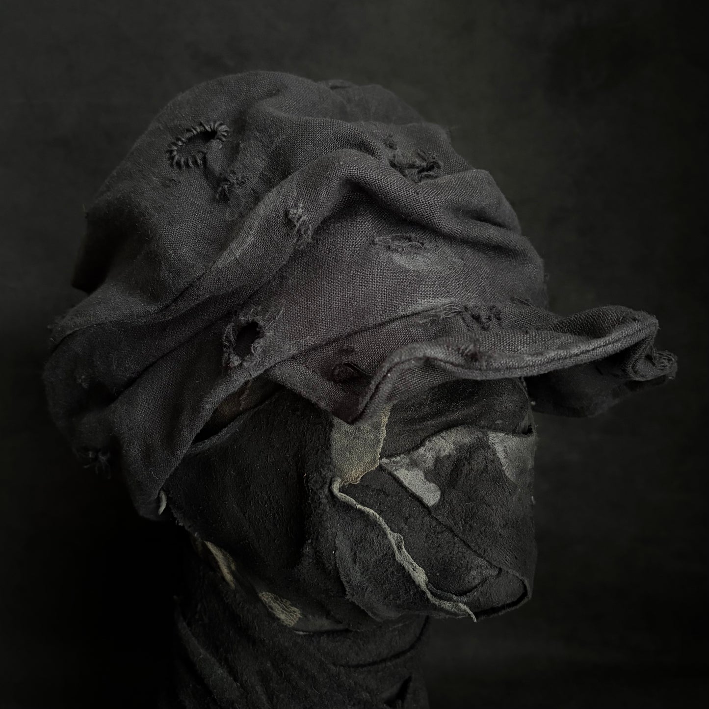 Black linen damage turn cap