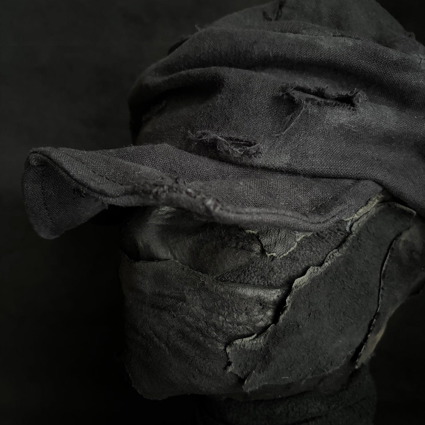 Black linen damage turn cap