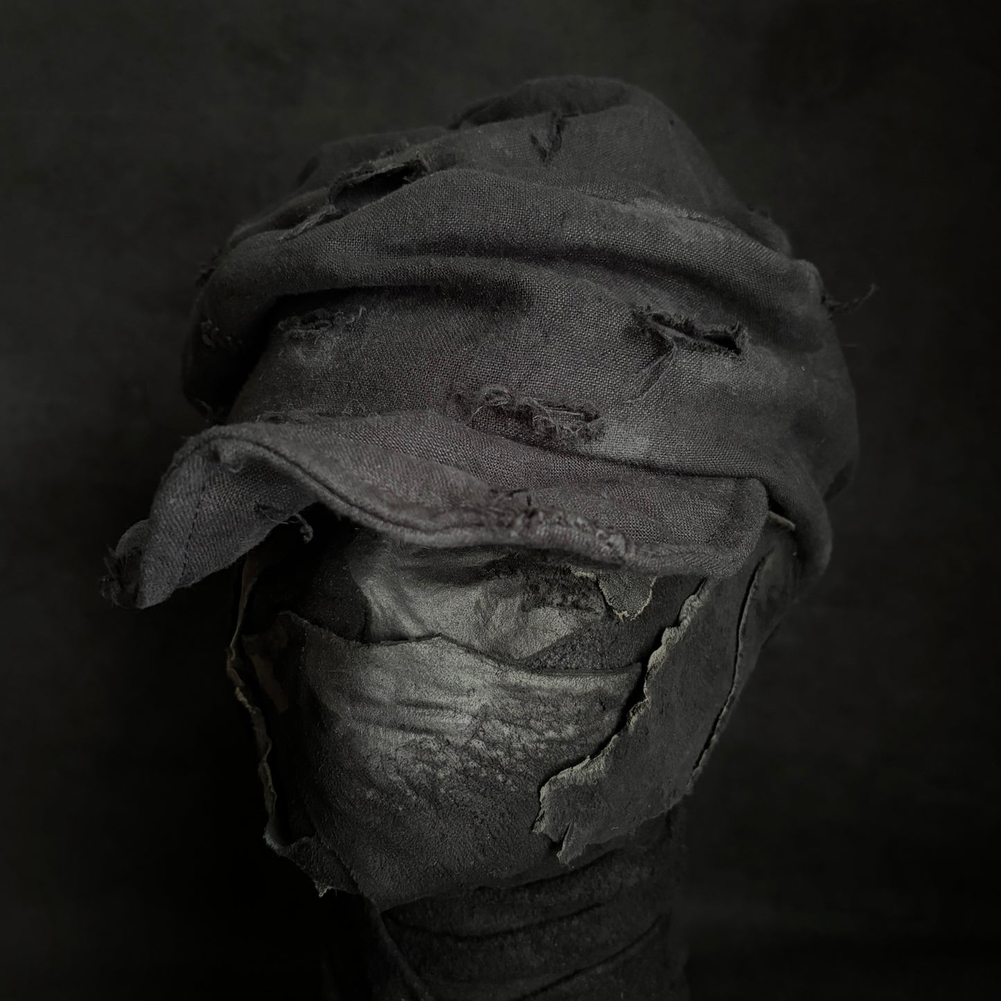 Black linen damage turn cap