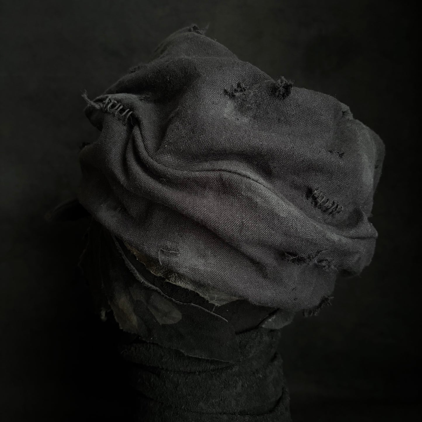 Black linen damage turn cap