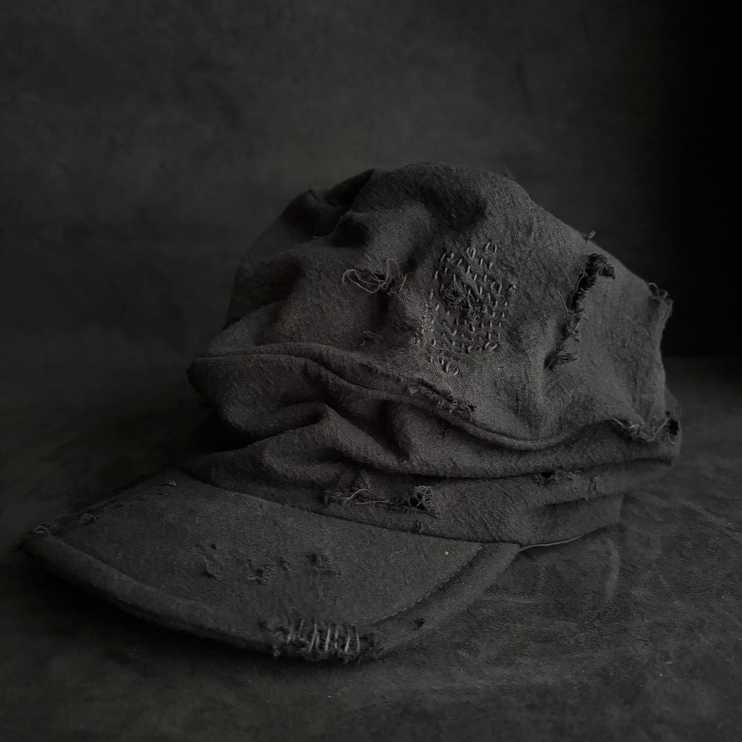 Black cotton linen damage stitch turn cap (brim core)