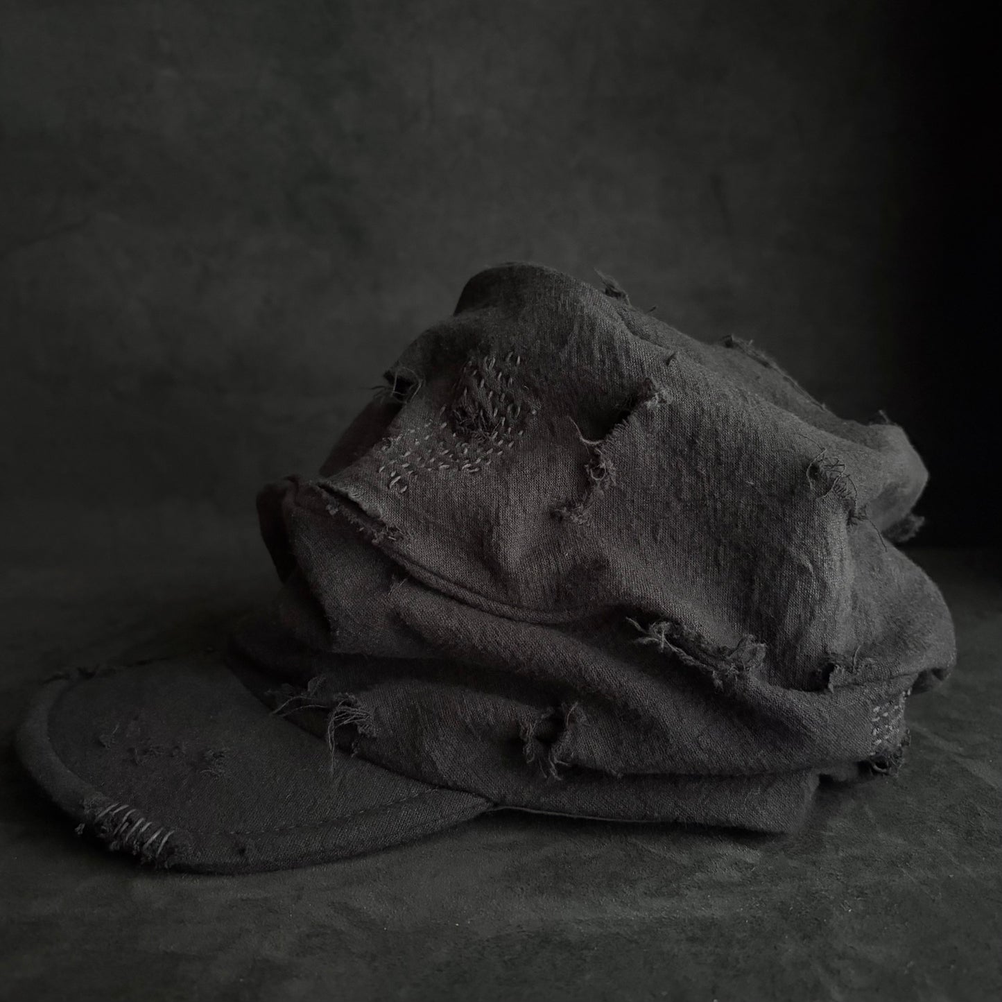 Black cotton linen damage stitch turn cap (brim core)