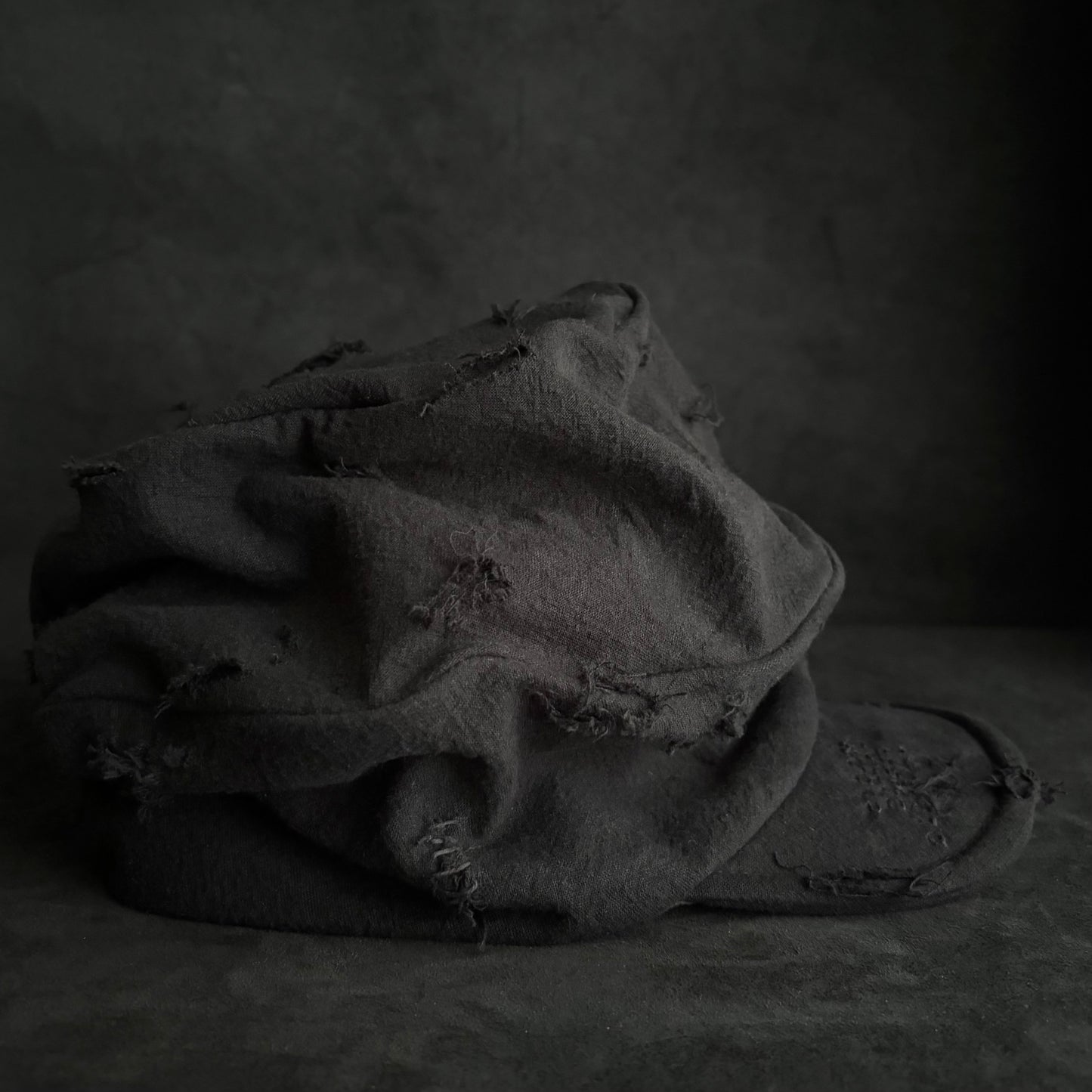 Black cotton linen damage stitch turn cap (brim core)